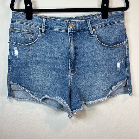Good American Good Curve High Waisted Jean Shorts Blue Distressed Stretch  Sz 15 - Picture 1 of 11